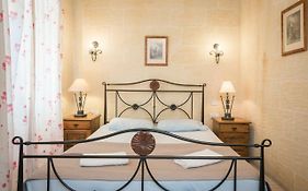 Valley View - Holiday Farmhouse With Private Pool
